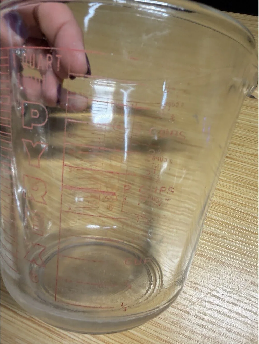 Vintage Pyrex 532 4 cup 1 Quart 32 oz Measuring Cup Red Block Letter D-Handle